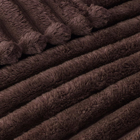 Exclusivo Mezcla King Size Flannel Blanket double-faced plush for luxurious comfort.