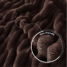 Exclusivo Mezcla King Size Flannel Blanket glossy sheen enhances bedroom style.
