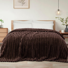 Exclusivo Mezcla King Size Flannel Blanket soft texture for cozy evenings.