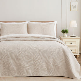 Exclusivo Mezcla king-size quilt with leaf pattern for all-season comfort