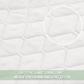 Exclusivo Mezcla lightweight bedspread adds a breathable, versatile layer.