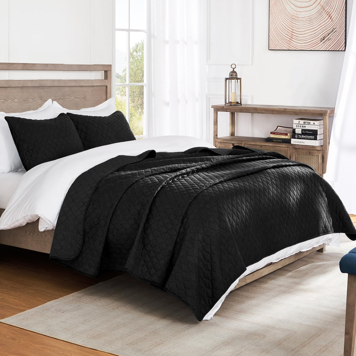 Exclusivo Mezcla black pillow shams match the quilt for a cohesive look.