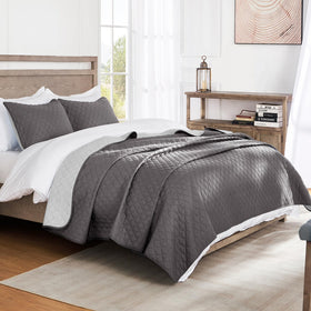 Exclusivo Mezcla pillow shams match quilt ensemble for a cohesive look