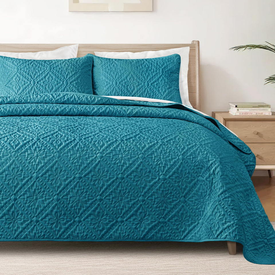 Exclusivo Mezcla queen quilt set 90x96 for all-season comfort and easy layering.