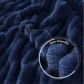 Durable stitching on Exclusivo Mezcla blanket for daily use