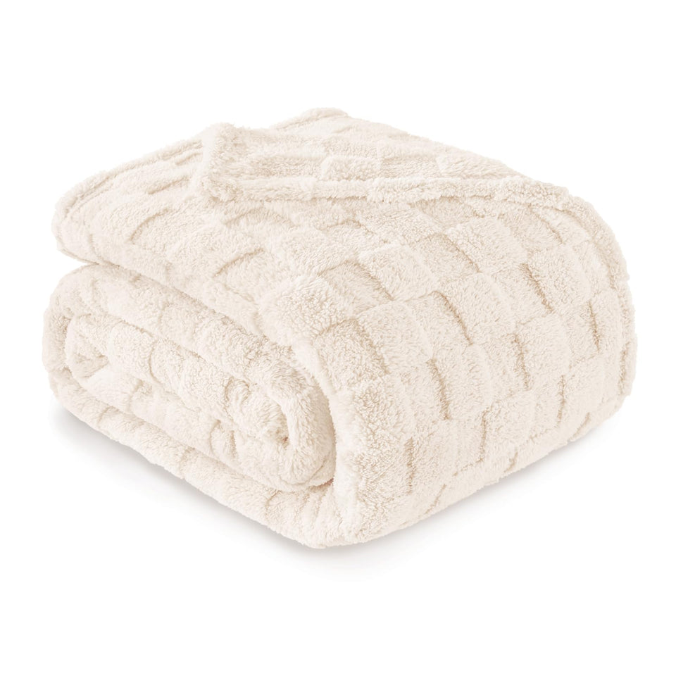 Exclusivo Mezcla queen-size flannel fleece blanket in ivory offers ultra-soft warmth