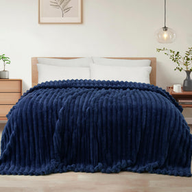 Exclusivo Mezcla queen blanket with striped jacquard for stylish warmth