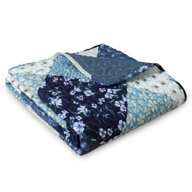 Exclusivo Mezcla microfiber throw adapts to seasons, providing easy comfort