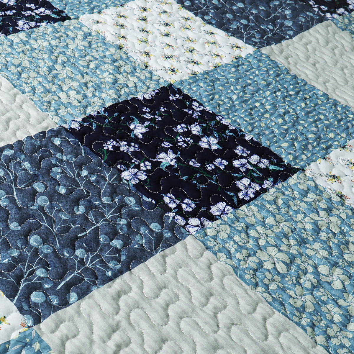 Exclusivo Mezcla blue quilted throw adds versatile decor on couch