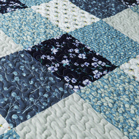 Exclusivo Mezcla blue quilted throw adds versatile decor on couch