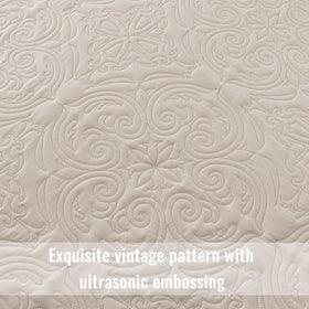Exclusivo Mezcla all-season quilt shown as bedspread option
