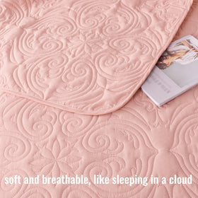 Exclusivo Mezcla brushed microfiber fabric offers breathability and softness.