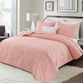 Exclusivo Mezcla two pillow shams 20x26 complete the coordinated look.