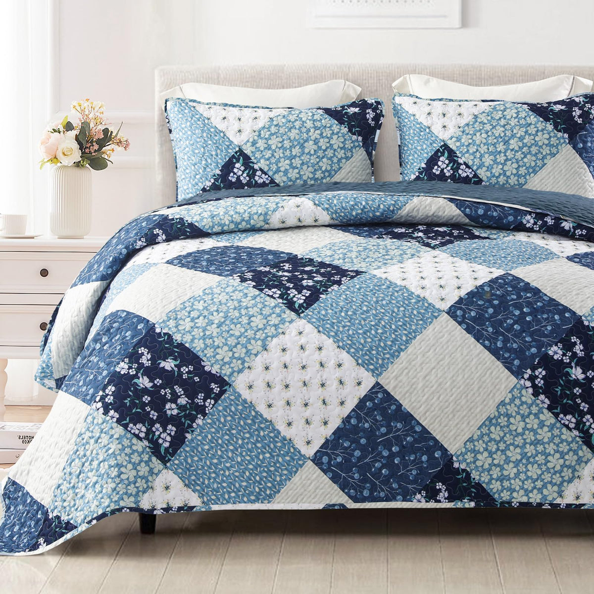 Exclusivo Mezcla reversible boho quilt twin packshot showing vibrant all-season decor
