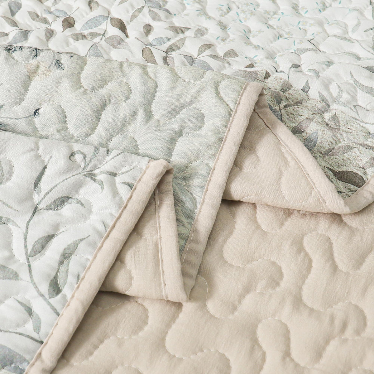 Exclusivo Mezcla reversible grey throw offers two looks for bed or sofa.