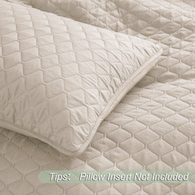 Exclusivo Mezcla reversible quilt close-up of lightweight breathable fabric.