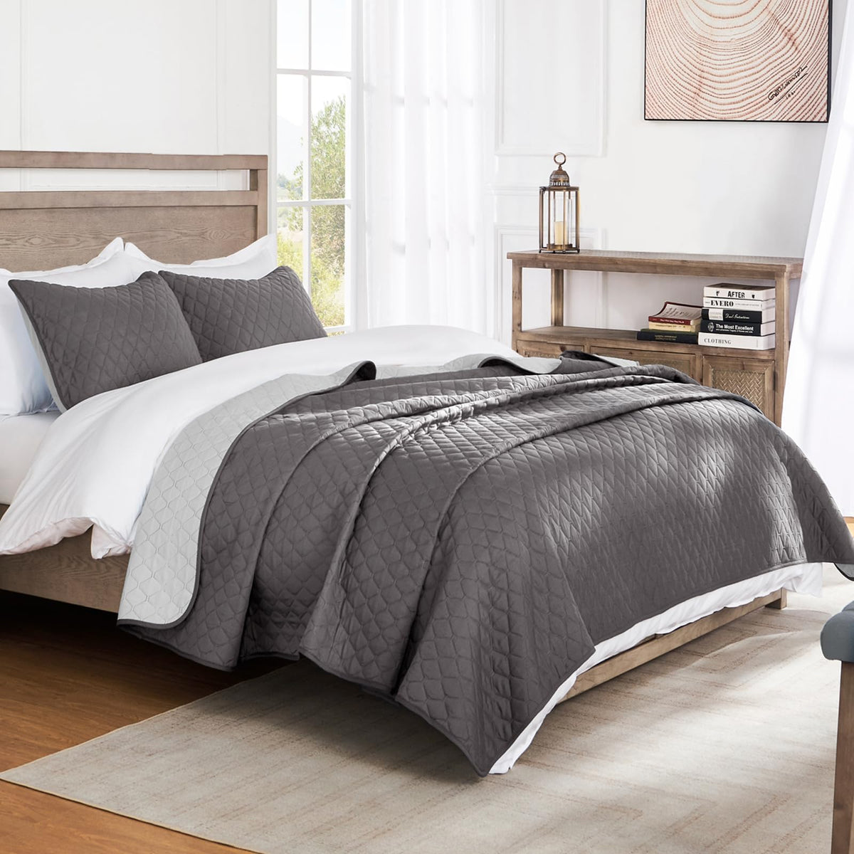 Exclusivo Mezcla quilt embossed pattern closeup highlights lightweight artistry