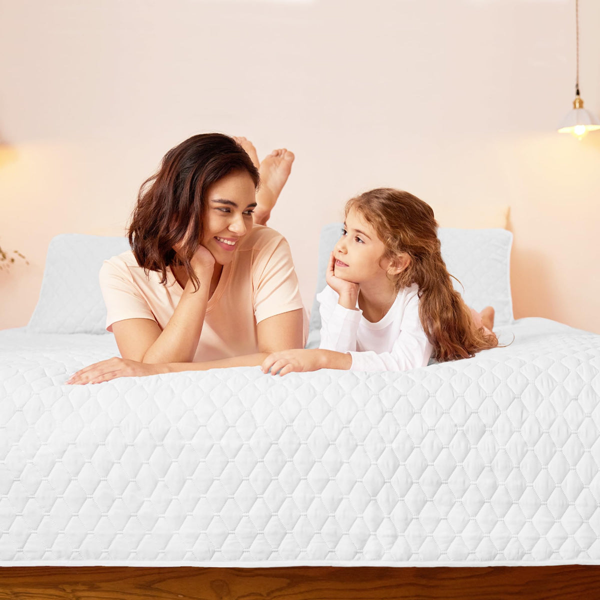 Exclusivo Mezcla soft microfiber quilt face for cozy nights.