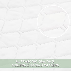 Exclusivo Mezcla ultrasonic embossed pattern adds lightweight durability.