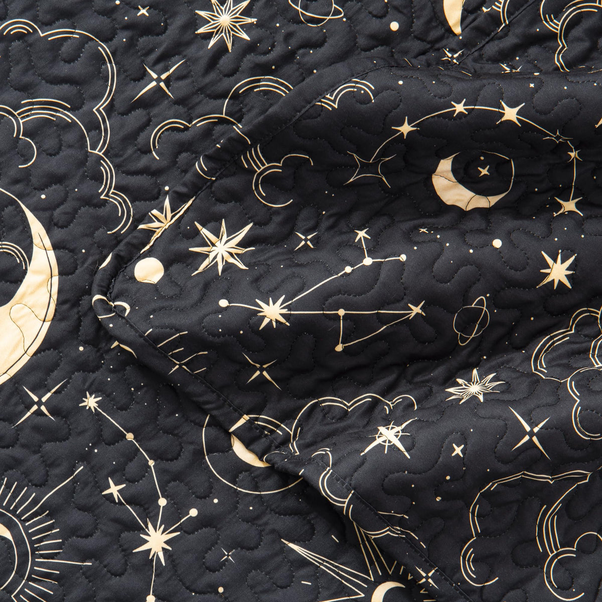 EXQ Home quilt all-season design suitable for year-round comfort.