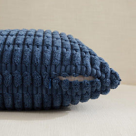 Fancy Homi hidden zipper design keeps lines clean for sleek bed or couch setups.