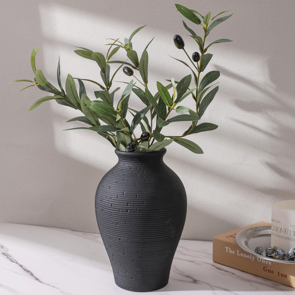 FancyPlus waterproof non-slip base vase keeps surfaces safe during placement.