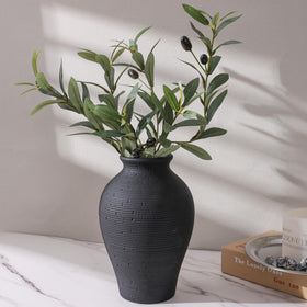 FancyPlus waterproof non-slip base vase keeps surfaces safe during placement.