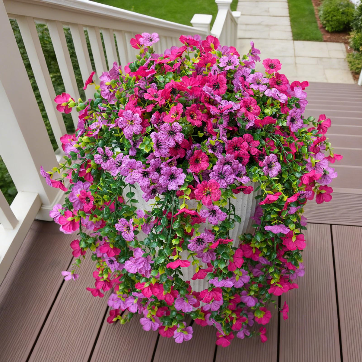 Fanfantoey porch decoration setup showing easy outdoor hanging display