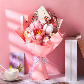 Butterfly card accessory from Fanfanwin enhances the gifting experience.