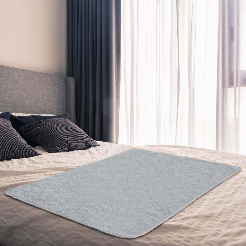 Fanfanwin couples waterproof blanket 54x34 inches covers a bed with waterproof protection.