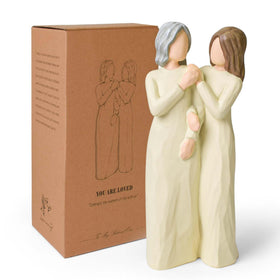 Faumsut mom-daughter figurine with linked hands symbolizes a lasting bond.
