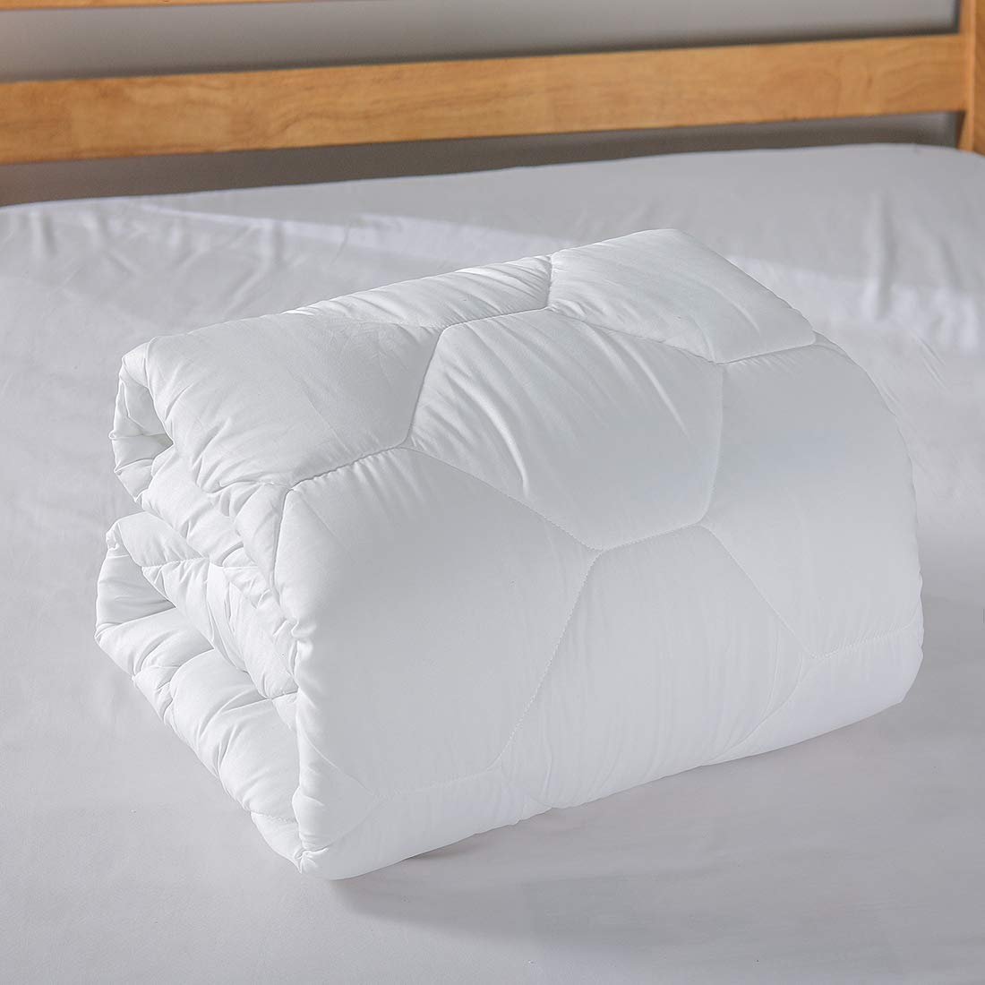 Stretchable sides create a neat, smooth bed surface.