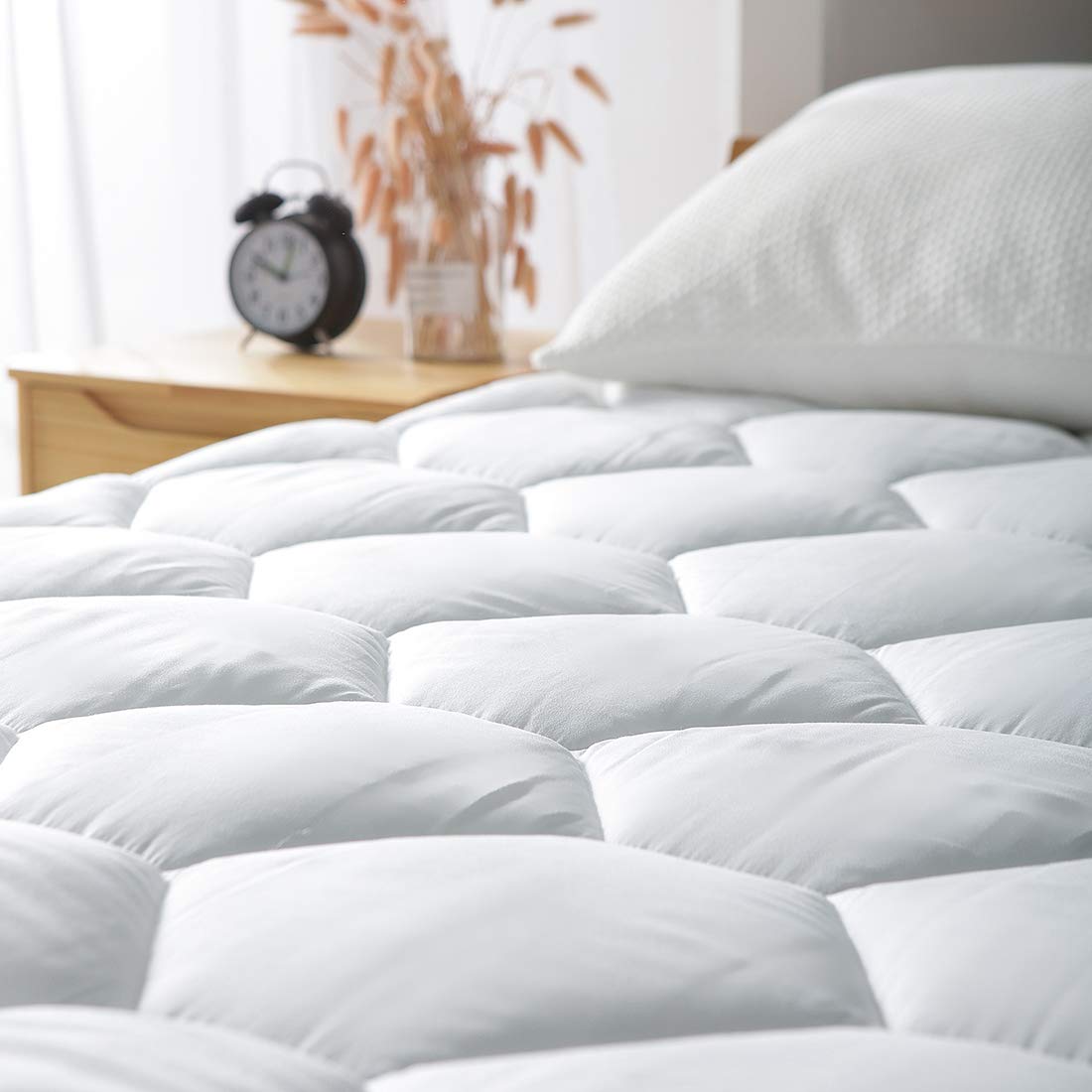 Favorland breathable fabric close-up highlights ultra-soft feel against skin.