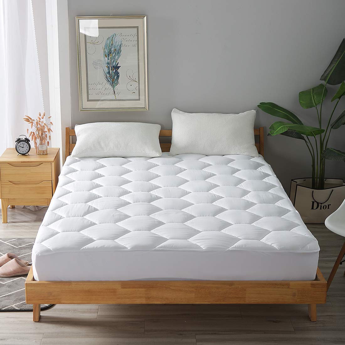Favorland packaging and care instructions included with the mattress pad.
