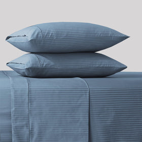 Feather & Stitch queen fitted sheet with 18in pockets keeps the mattress securely covered.