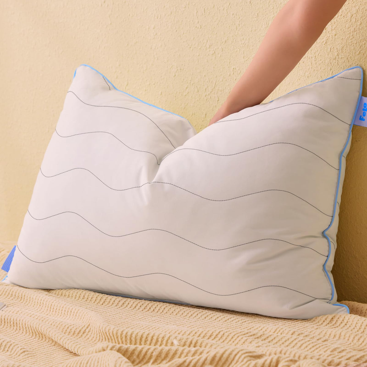 Felo CloudFusion pillow front view showing plush, balanced support for comfort.