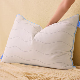 Felo CloudFusion pillow front view showing plush, balanced support for comfort.