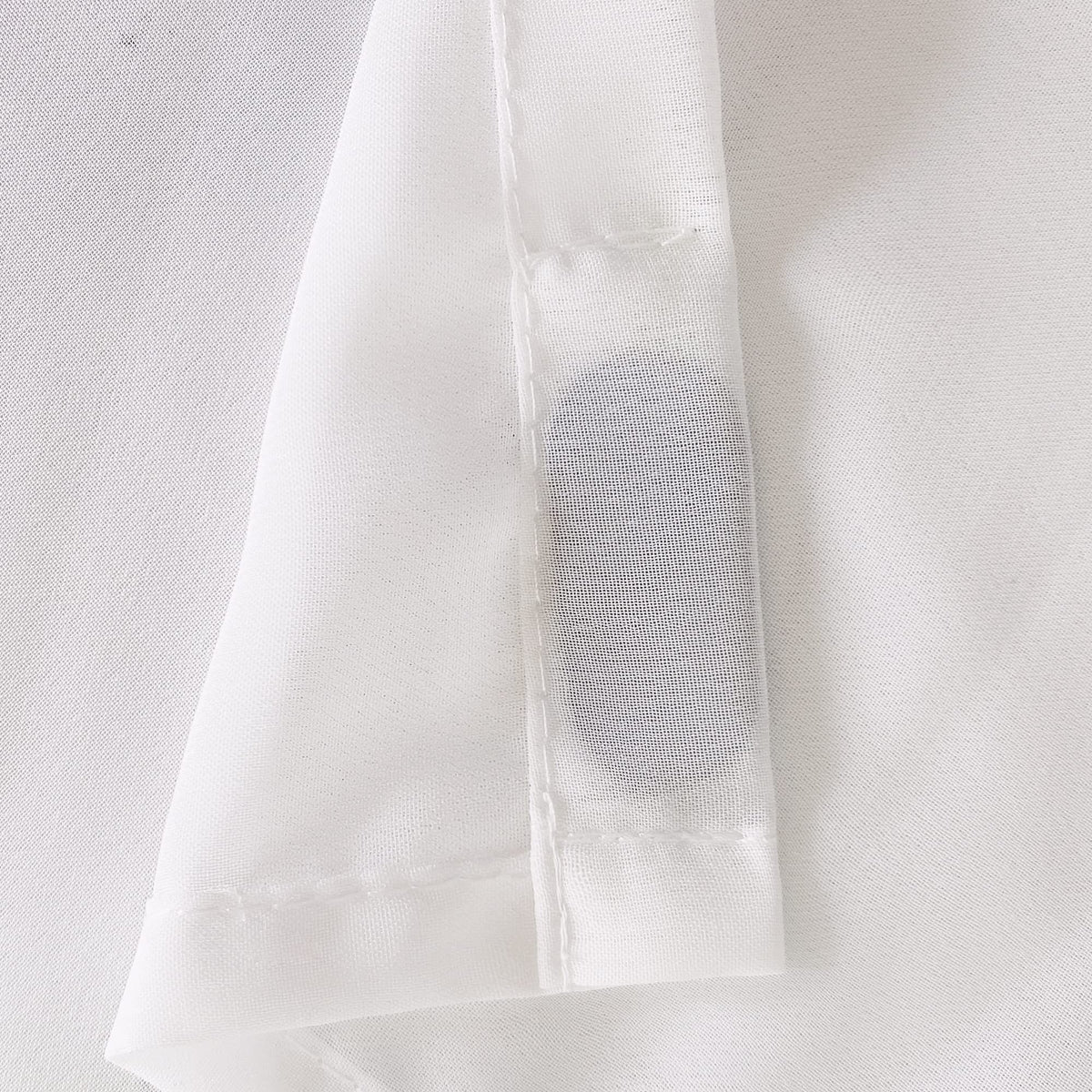 Fereyis machine-washable curtains simplify care and maintenance.