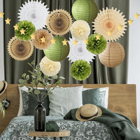FETETIJD white and brown paper fans create versatile backdrops.