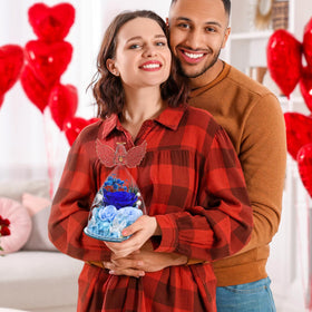 FIACO warm string lights create a cozy glow around the roses