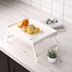 Smooth bamboo finish on Fibogollo tray feels gentle to touch.
