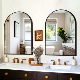 HD tempered glass provides clear reflection for daily grooming