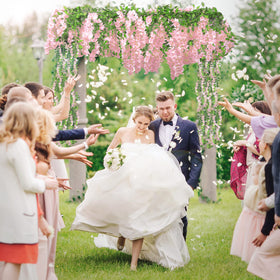 Findosom Wisteria garland offers easy DIY installation and flexible styling.