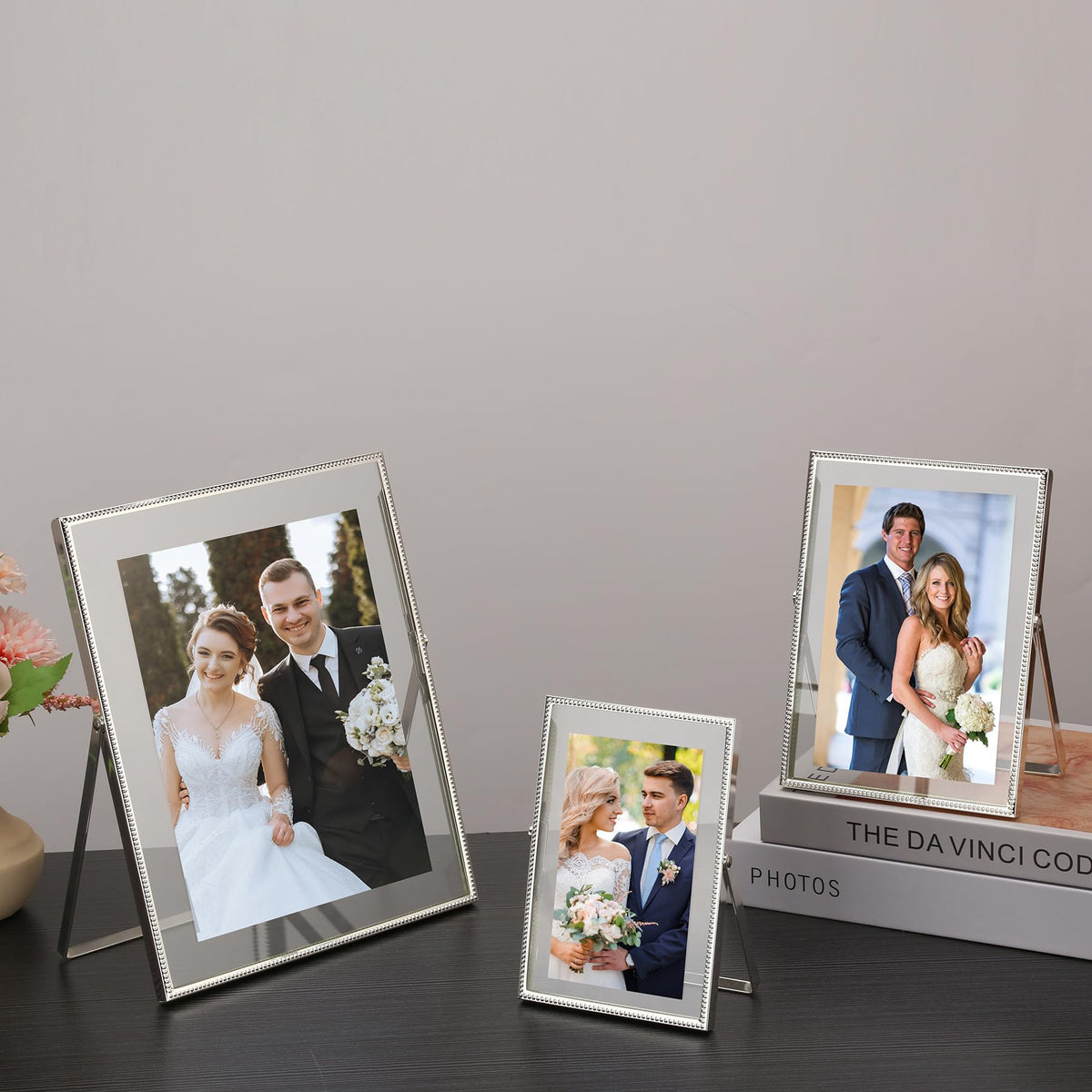Tabletop display on shelf with adjustable depth for floating effect