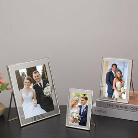 Tabletop display on shelf with adjustable depth for floating effect