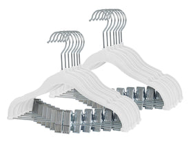 Finnhomy non-slip velvet baby hangers keep outfits neatly organized.