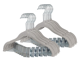 Finnhomy non-slip velvet hanger for baby and kids keeps outfits secure.