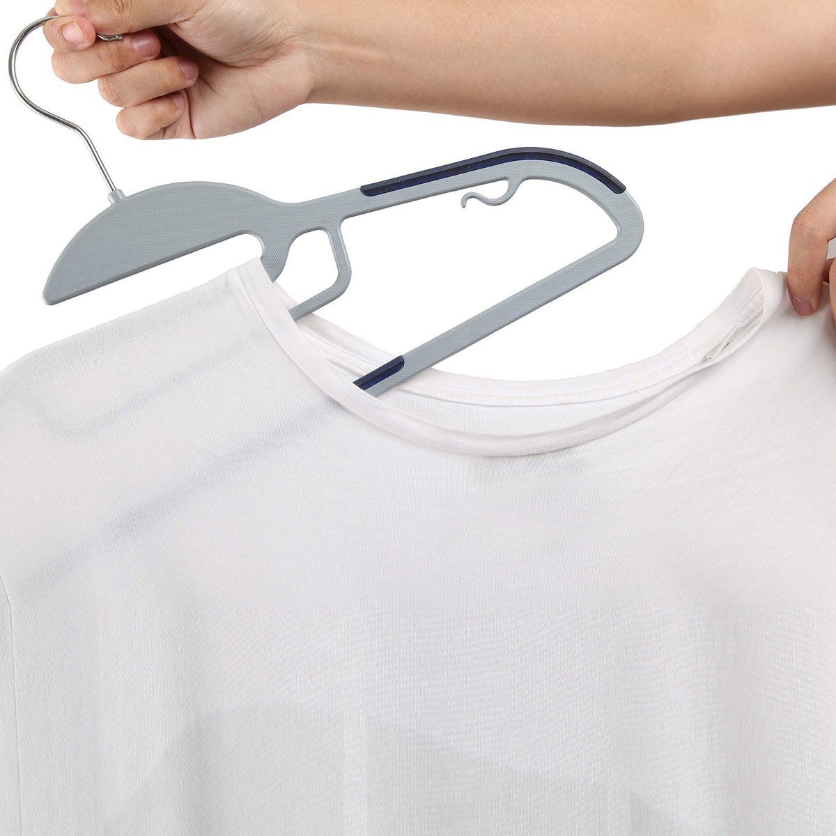 Finnhomy hanger design protects collars for crisp shirts