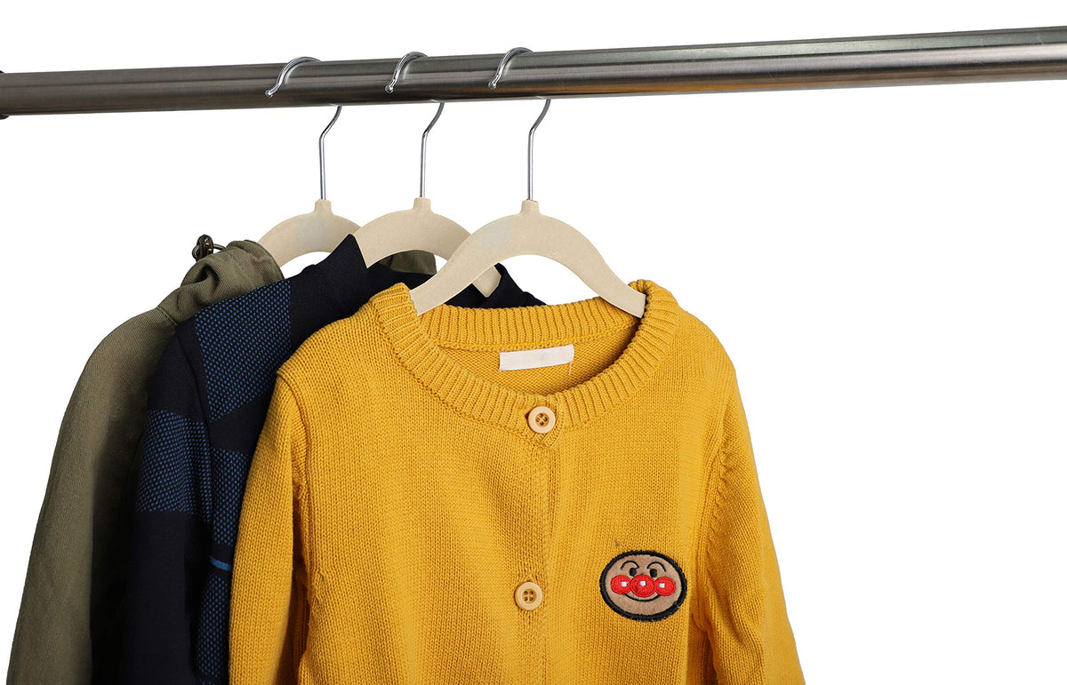 Finnhomy hanger measures 11.4 by 7.8 inches for compact storage.