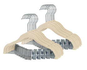 Finnhomy velvet hanger with non-slip grip keeps baby clothes secure and organized.